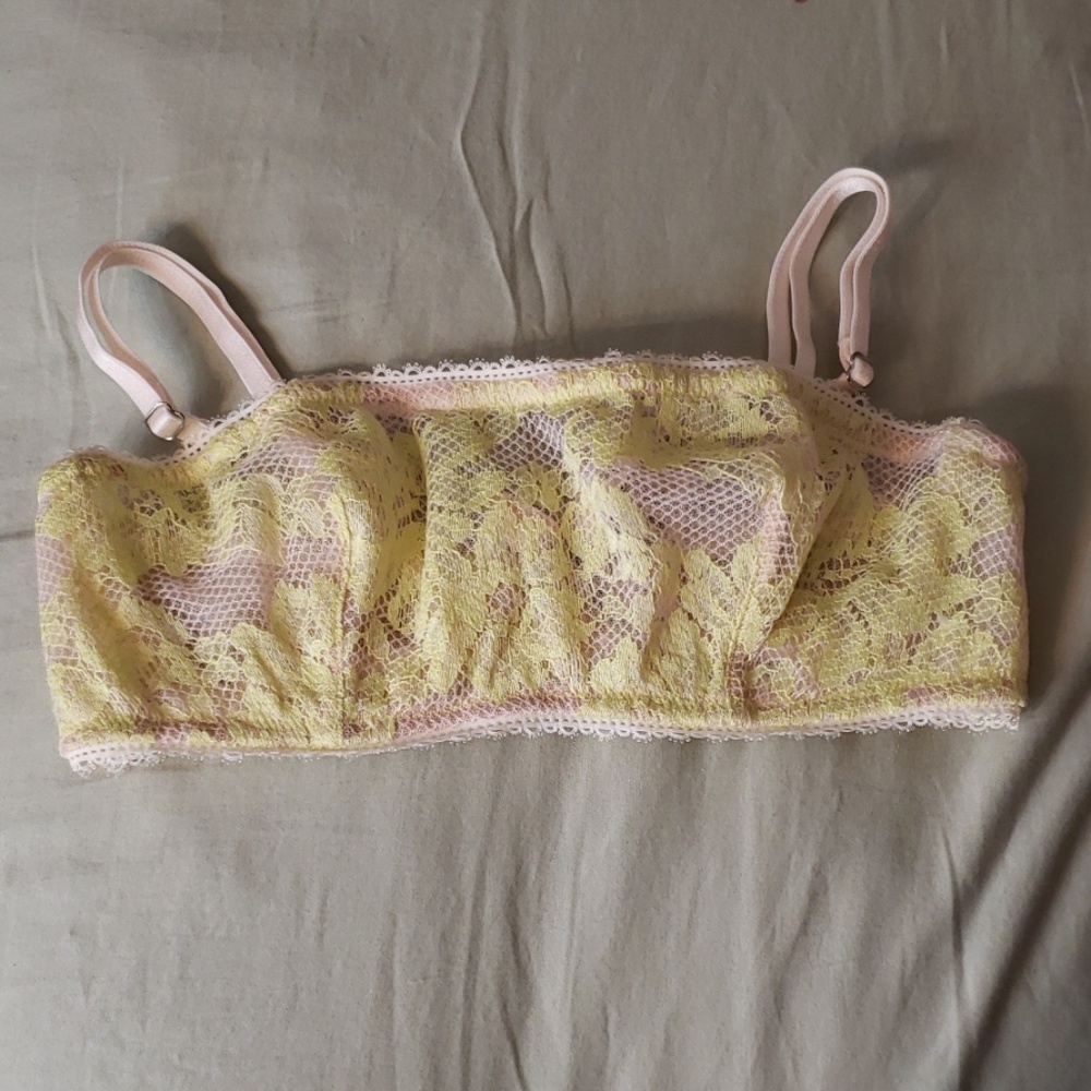 BUY 1 GET 1 FREE VICTORIA SECRET STRAPLESS BRA
